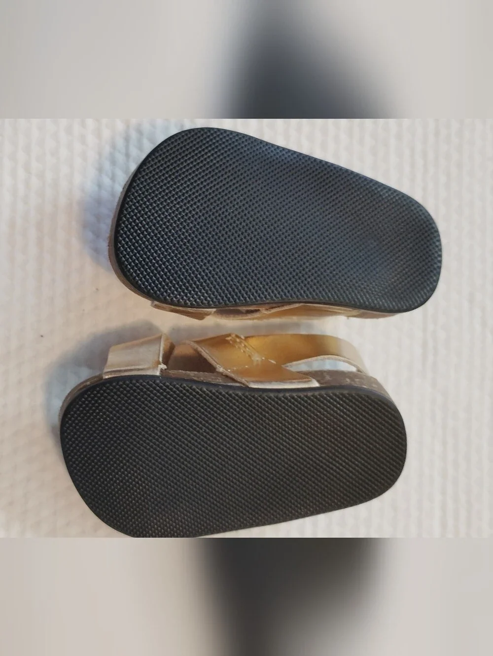Baby old navy 0-3M Girl Gold Sandals Flip Flops